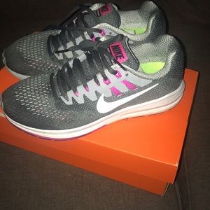 Zoom NIKE running shoes